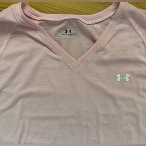 Under Armour light Pink women’s V-neck t-shirt size Medium Med M
